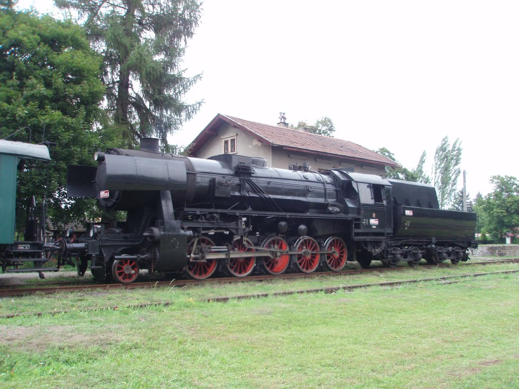 BR 52 (555.0153) am Bahnhof Kněeves