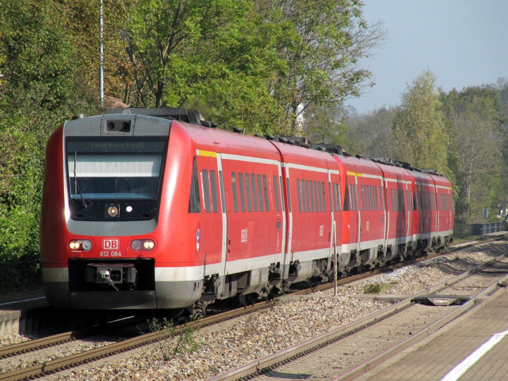 BR 612 084 fhrt am 01.10.2011 in den Bhf. Kaufbeuren ein u. wird u.a. nach Immenstadt Weiterfahren.
