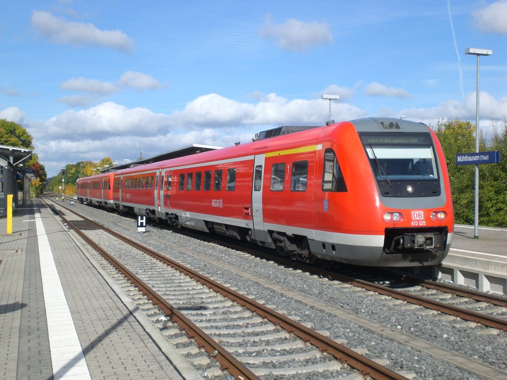 BR 612 als RE1 nach Zwickau Hauptbahnhof im Bahnhof Mhlhausen.(8.10.2012) 