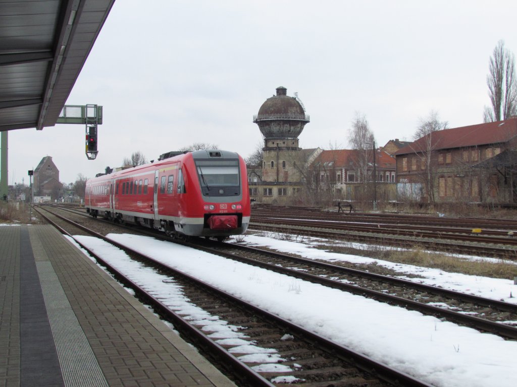 BR 612 bei der Ausfahrt in Aschersleben in Richtig Halberstadt am 03.04.2013