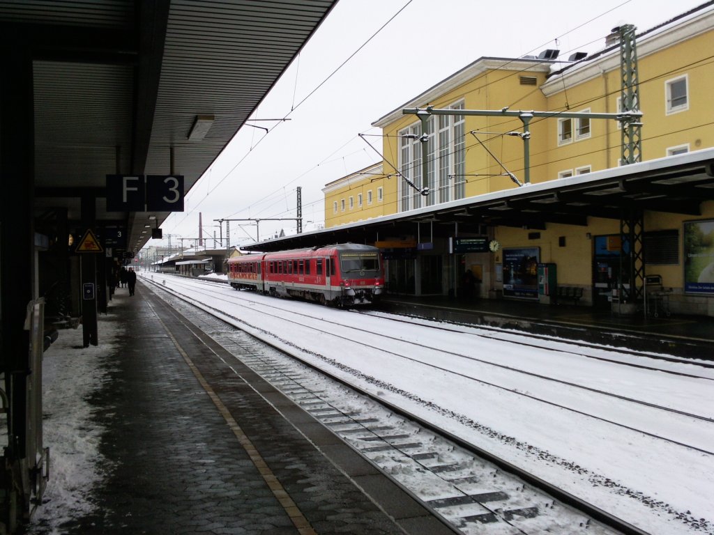 Br 628 als Zusatz - RE 4521 nach Frankfurt a.M in Fulda (17.12.10)