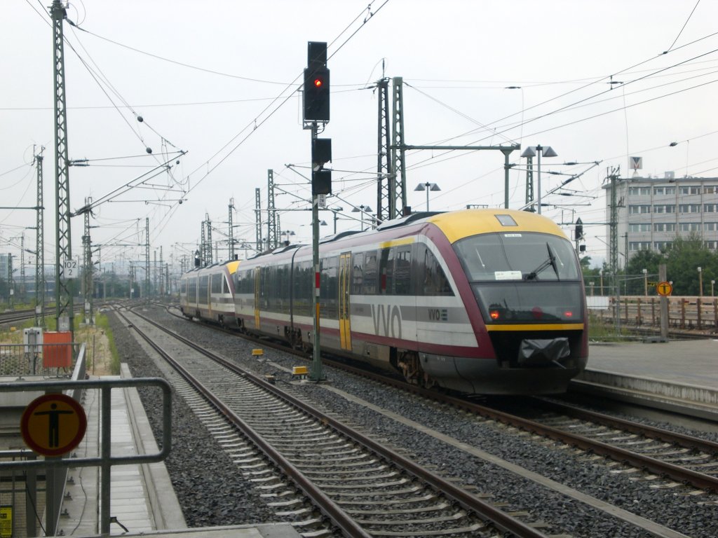 BR 642 Desiro als SB34 nach Dresden Hauptbahnhof im Bahnhof Dresden-Neustadt.(29.7.2011)