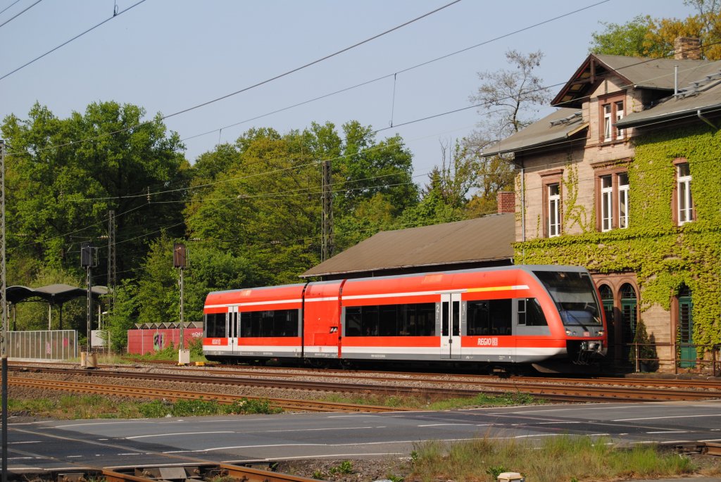 BR 646 der Dreieichbahn im Bahnhof Dreieich-Buchschlag am 21.04.2011.