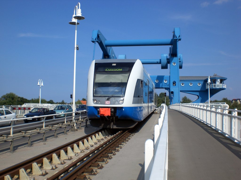 BR 646 (Stadler GTW) als UBB nach Zssow nahe vom Bahnhof Wolgaster Fhre.(10.8.2010)