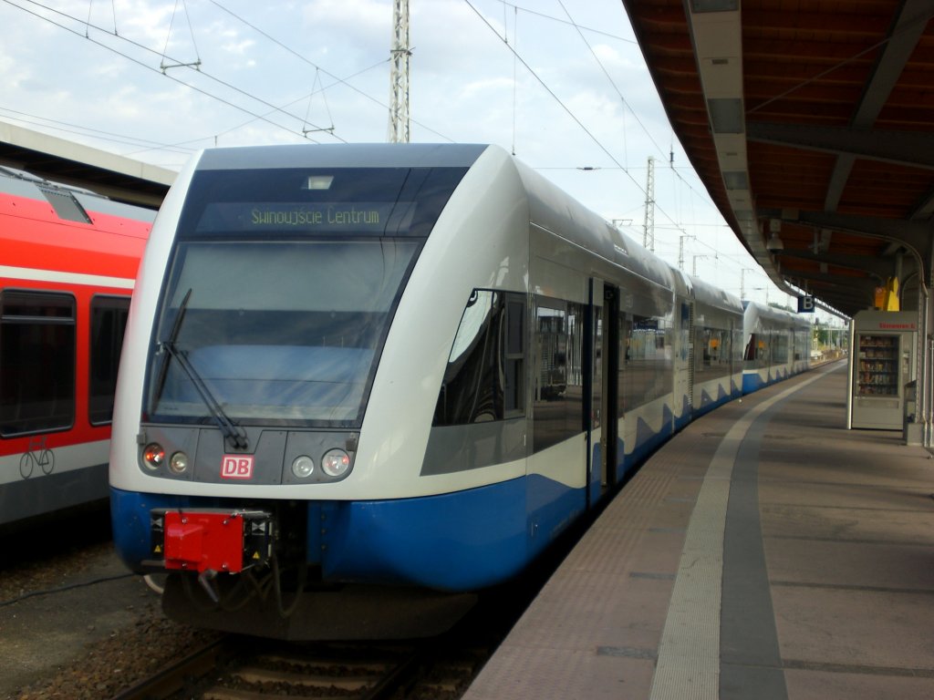 BR 646 (Stadler GTW) als UBB nach Świnoujście Centrum im Bahnhof Stralsund.(4.8.2010)