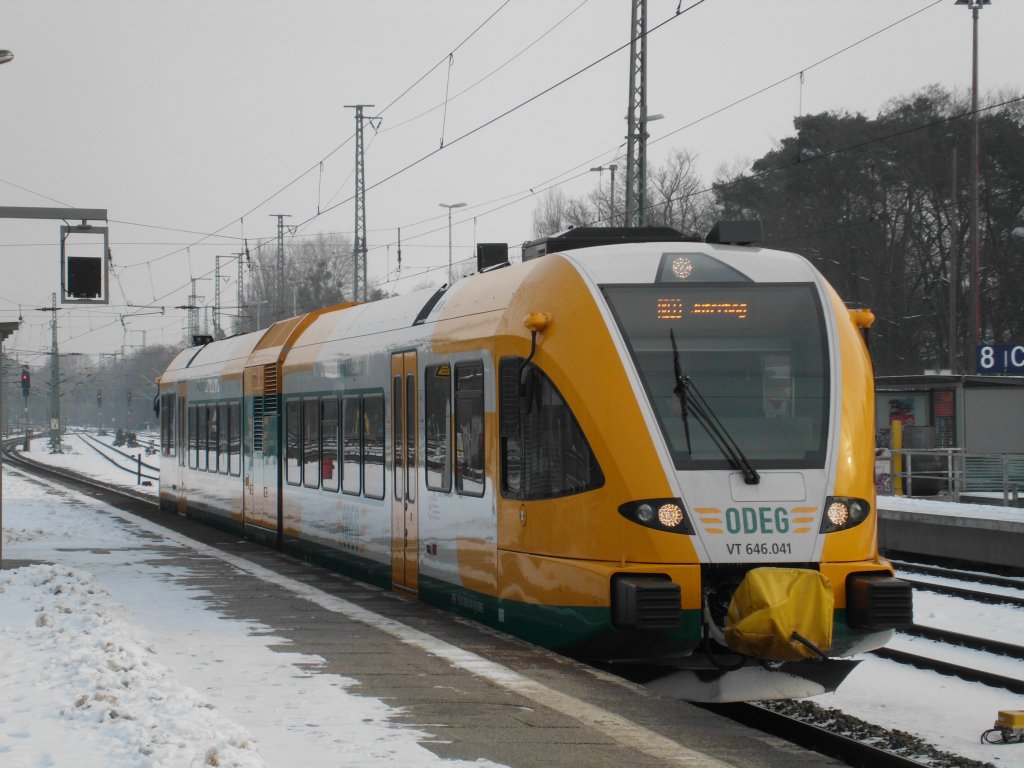 BR 646 Stadler GTW als RB33 nach Jterbog im Bahnhof Berlin-Wannsee.(13.2.2013)