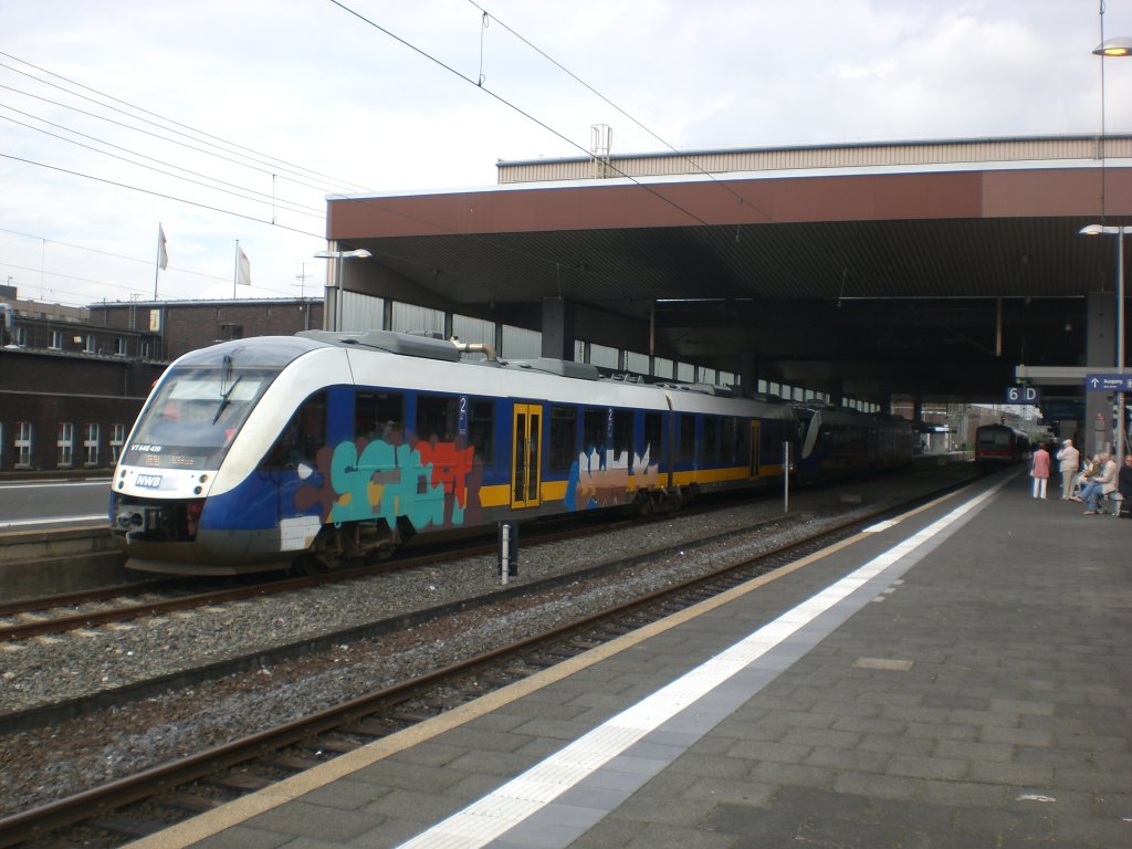 BR 648 LINT 41 als RE10 nach Kleve im Hauptbahnhof Dsseldorf.(10.7.2012) 