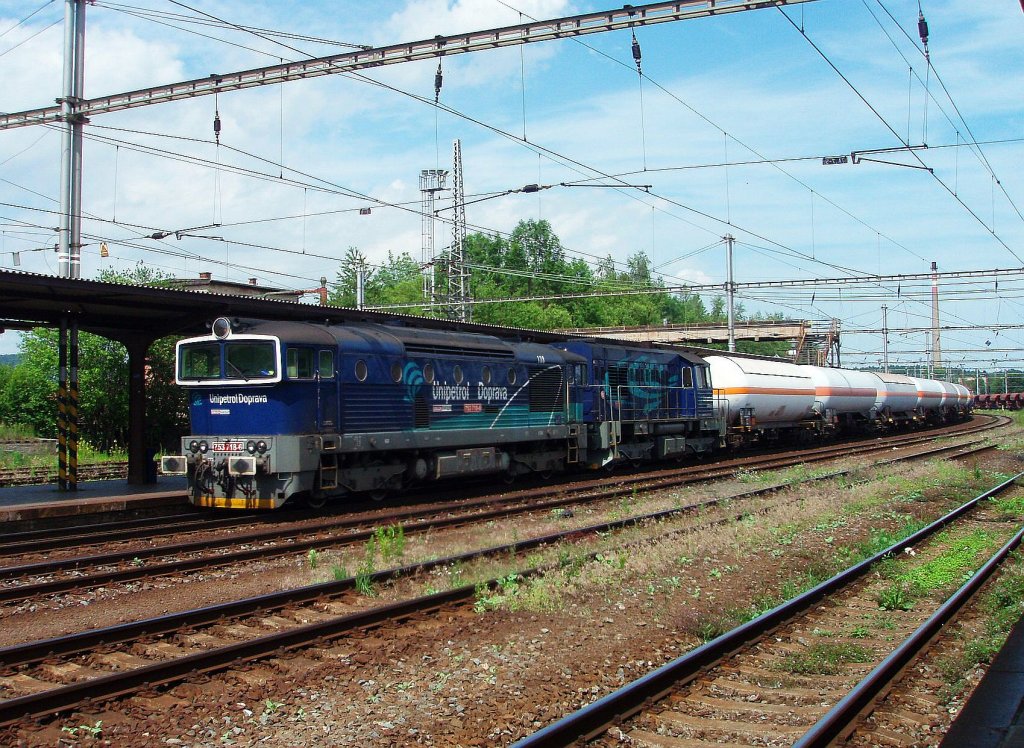 BR 753.716 und BR 740 am 23. 6 2012 auf Hbf. Valassk Mezirici. Private lokomotive Unipetrol.