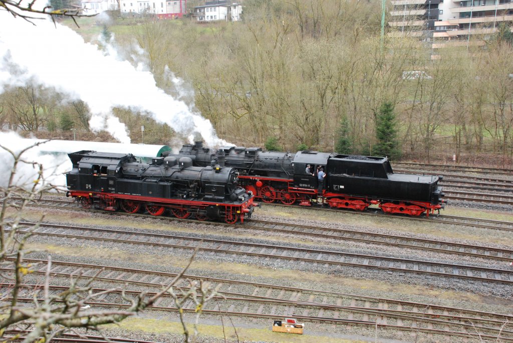 BR 78 468 und 52 8134-0 im BW Gerolstein mchtig unter Dampf.