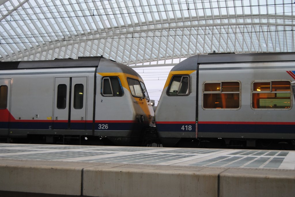 BR 80 Break 326 + 418 am 6.2.11 im Bahnhof L�ttich Guillemins