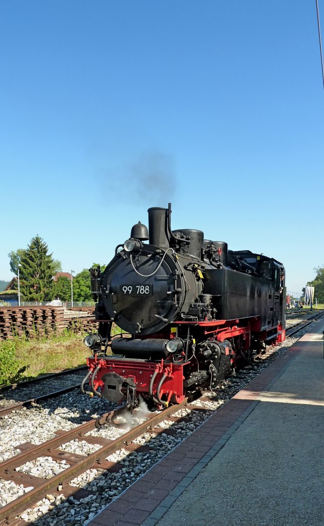 BR 99, eine der betriebsfhigen Dampfloks der  chsle -Bahn im Bahnhof von Warthausen,, Aug.2012