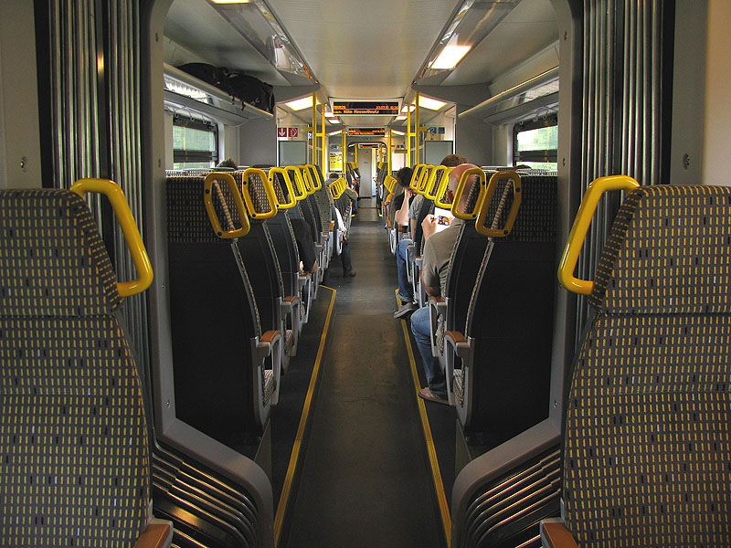 BR460 drin (ein Zug der Linie MRB26 in Roisdorf, 23.07.2010)