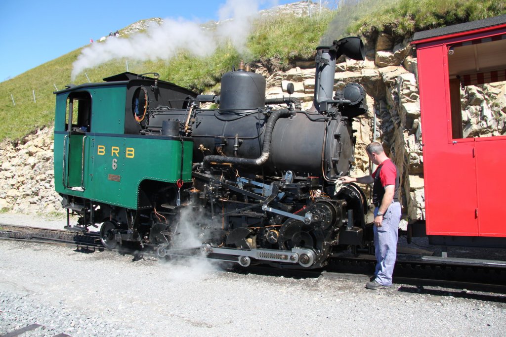 BRB-Rothorn Station,im Bild Kohlegefeuerte Lok Nr.6(SLM 1933)27.08.12