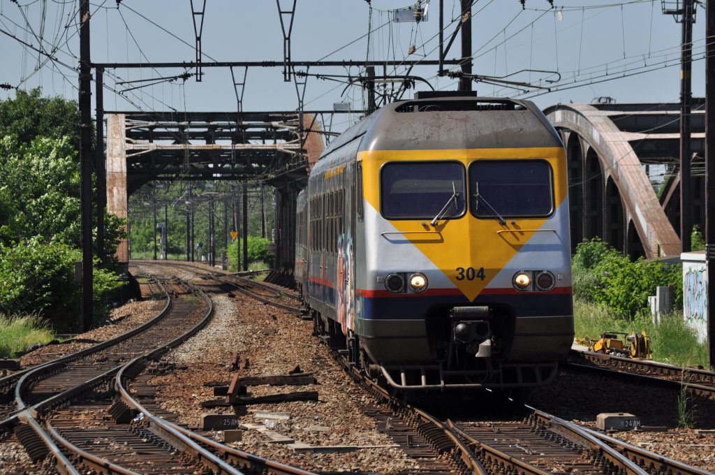 Break 304 bei der Einfahrt in den Bahnhof Mechelen. 26.05.2012