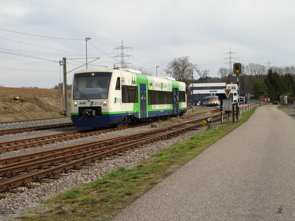 Breisgau-S-Bahn 013  Stadt Waldkirch  am 30.03.2010 auf der SWEG Strecke Neckarbischofsheim Nord - Hffenhardt auf Testfahrt. Hier in Neckarbischofsheim Nord vor der SWEG Werkstatt