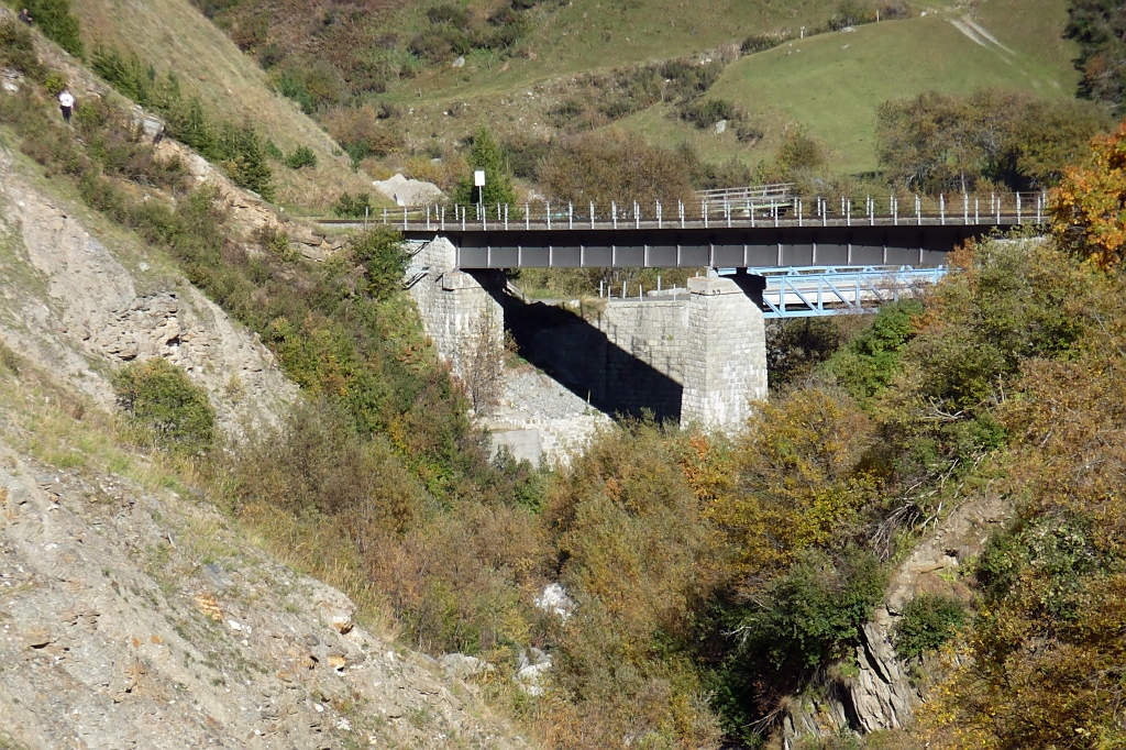 Brcke der DFB-Strecke ber die Reuss, kurz vor Realp, 2.10.11. 