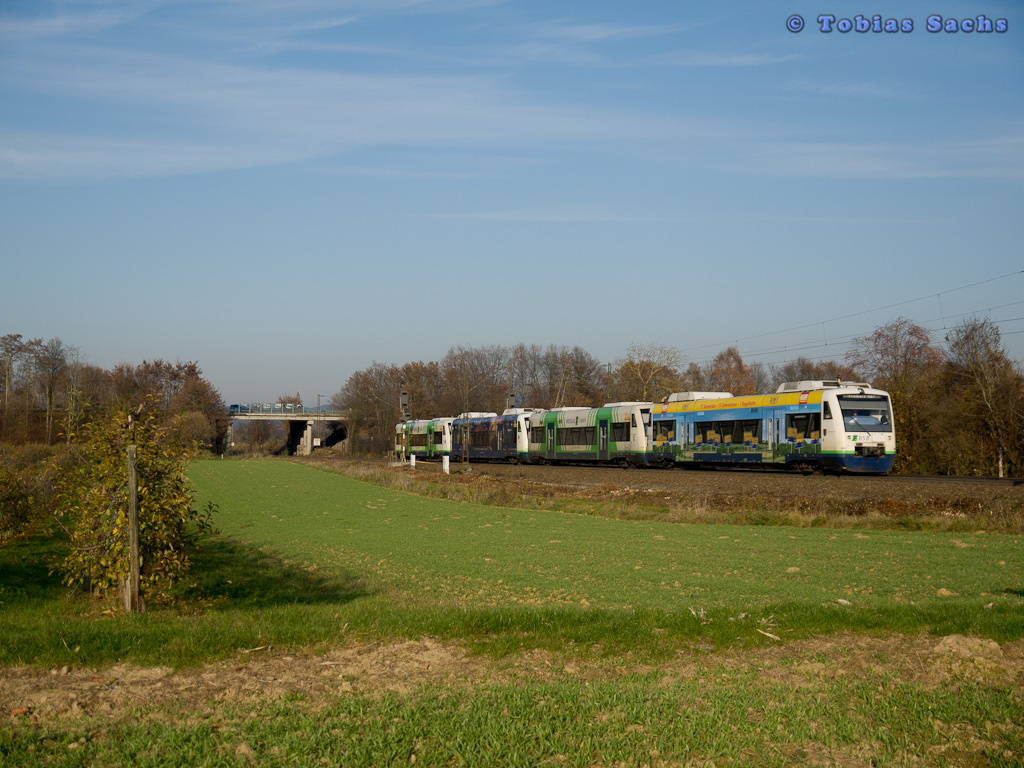 BSB 88429 nach Freiburg(Breisg) Hbf bei Denzlingen am 28.11.2011