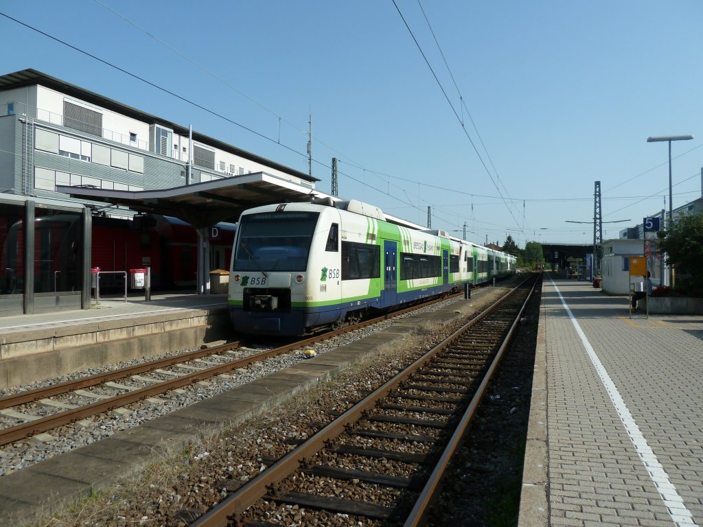BSB-VT 003 am 22.08.11 mit drei anderen BSB-Triebwagen auf dem Weg vom Freiburger Hauptbahnhof in die Abstellung. Hier ist die HVZ-Garnitur bei der Ausfahrt zu sehen.
