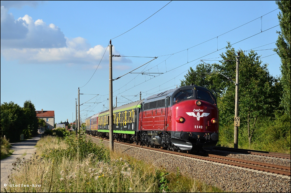 Bsbs 1142 mit Sdz anlsslich der HansaSail 2012 aus Rostock nach Braunschweig. Aufgenommen am 11.08.12 in Schwerin. 