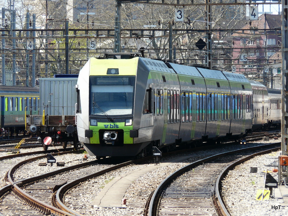 bsl - Ltschberger triebwagen RABe 535 102-8 in Bern am 09.04.2011 .. Bild wrde vom Perron aus Gemacht..