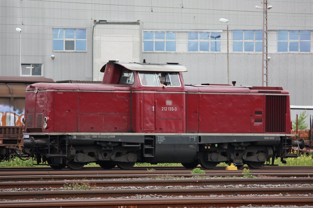 BSM 212 133 am 23.6.12 beim Rangieren in Dsseldorf-Derendorf.