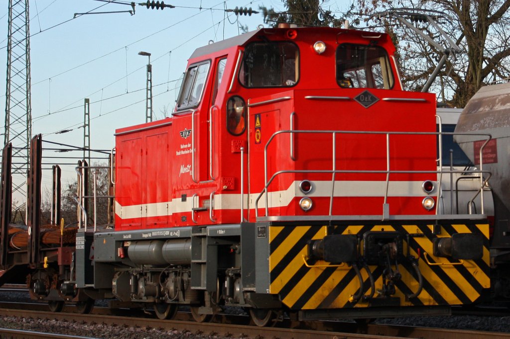 BSM 81  Moritz  am 9.2.11 in Ratingen-Lintorf.Der Stromabnehmer im Hintergrung gehrt zu E 186 237.