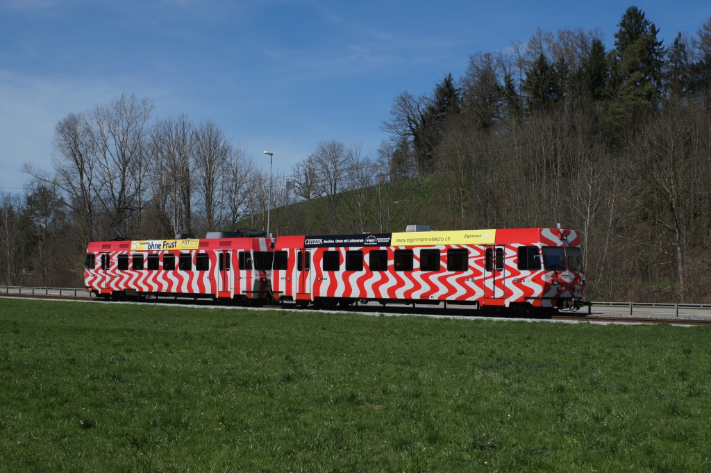 Bt 114 und Be 4/4 16 erreichen am 14.04.2013 Rosental.