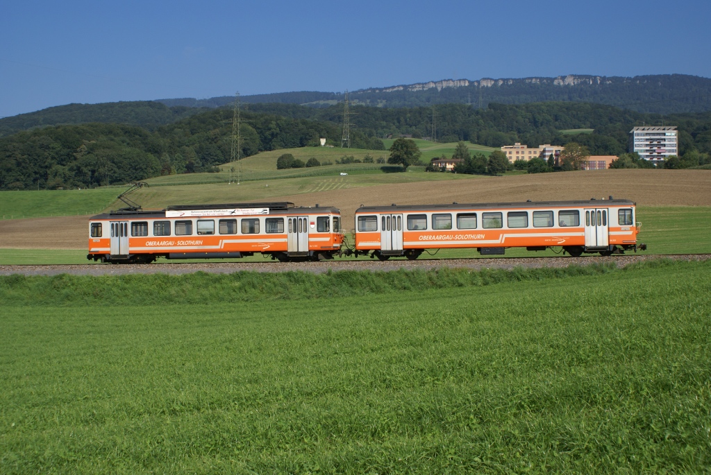 Bt 352 nhert sich am 3.9.10 gemeinsam mit dem Be 4/4 303 Wiedlisbach.