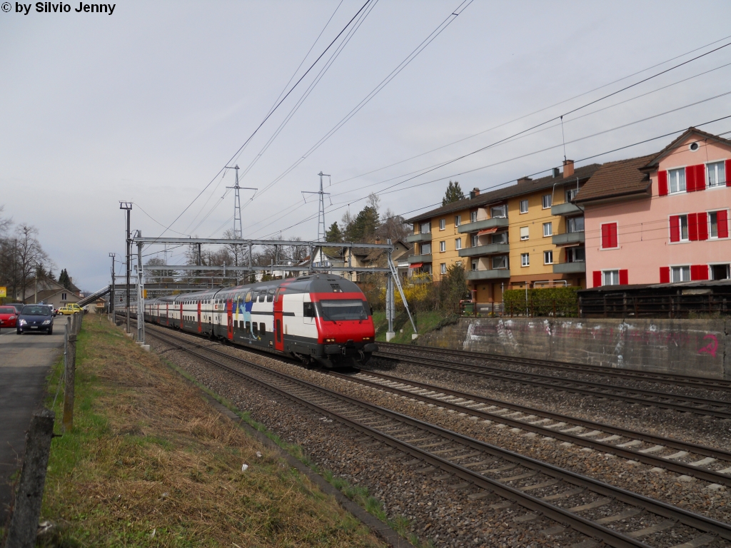 Bt 50 85 26-94 934-4 mit IC 721 nach St.Gallen zwischen Winterthur und Grze. Die IC 7xx St.Gallen - Genf gehren zu den lngsten planmssigen IC Dostos der SBB. Als Stammkomposition bieten sie beinahe 1000 Sitzpltze