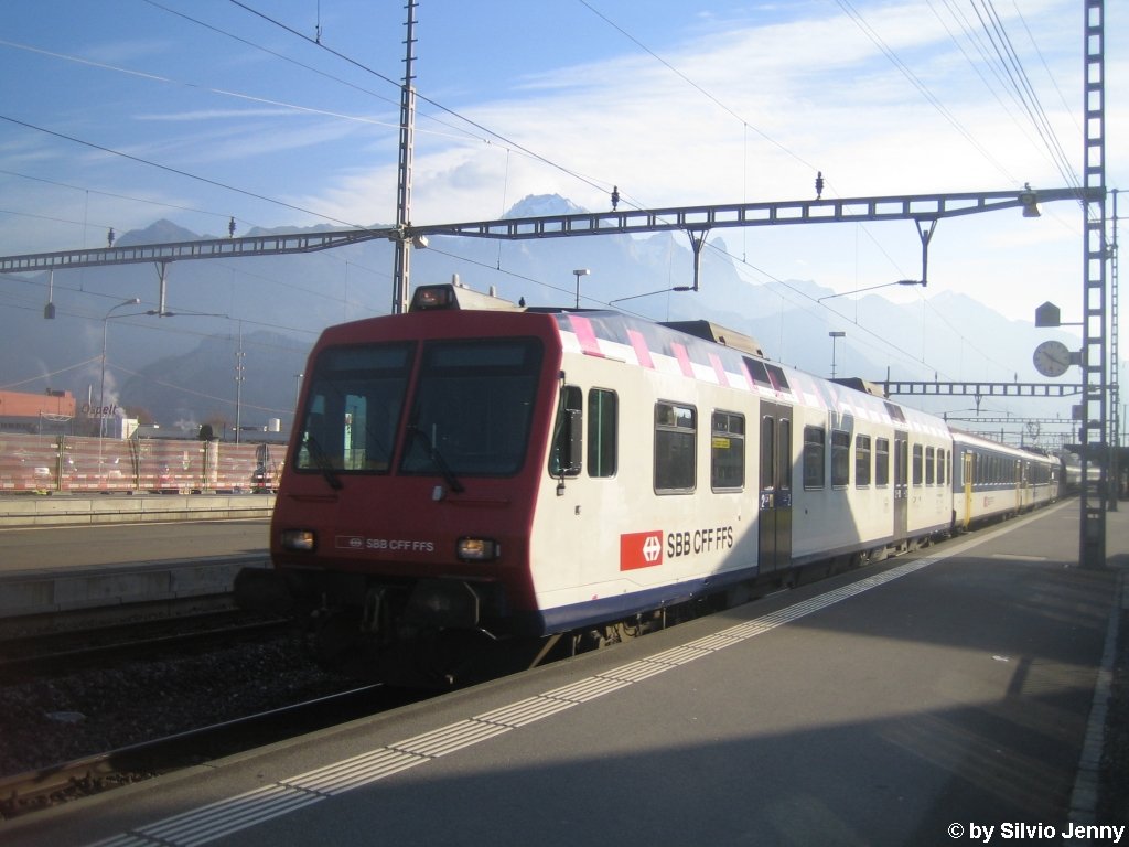 Bt 50 85 29-35 974-9 am 27.11.09 als Regio nach Ziegelbr�cke in Sargans. Da es nur 4 RBDe 566 ex Seehas gibt, aber deren 6 Bt's, sind mind. 2 jeweils irgendwo im Einsatz. 