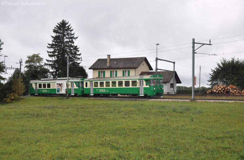 Bt 54 + Be 4/4 12 als R18 am 24.09.2012 am Bahnhof Montricher