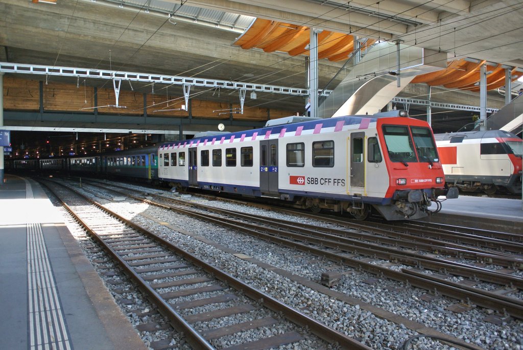 Bt NPZ, ex. MThB, 50 85 29-35 974-9 an einem EW I/II Pendel beim Wenden als RE 2946/2951 in Bern, 03.08.2013.

