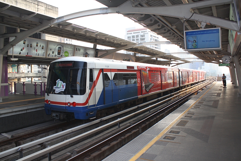 BTS 1128 am 27.März 2010 in der Surasak Station (S5).