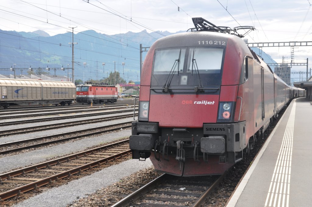 BUCHS (Kanton St. Gallen), 04.10.2012, 1116 212 als ÖBB railjet 163 nach Wien Westbf bei der Ausfahrt