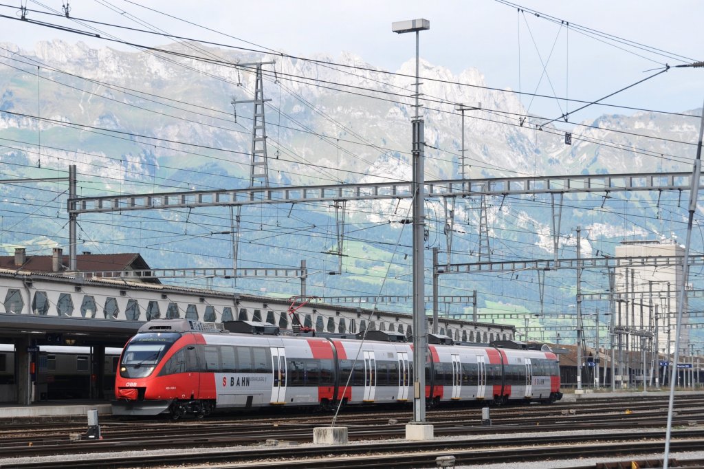 BUCHS (Kanton St. Gallen), 04.10.2012, 4024 098-8 als S-Bahn Voralberg nach Feldkirch/Österreich
