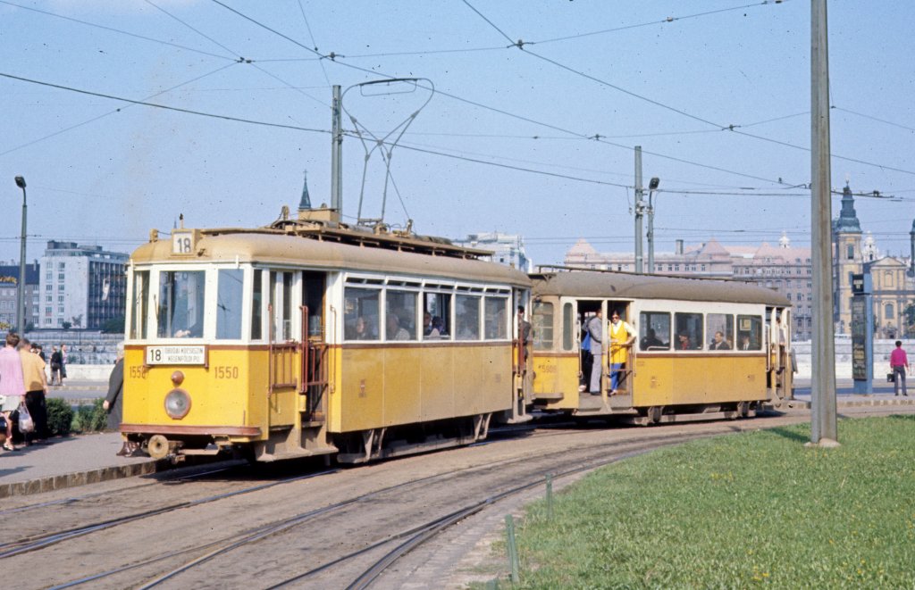 Budapest BKV SL 18 (Tw 1550) an der Donau am 30. August 1969. - Scan eines Diapositivs.