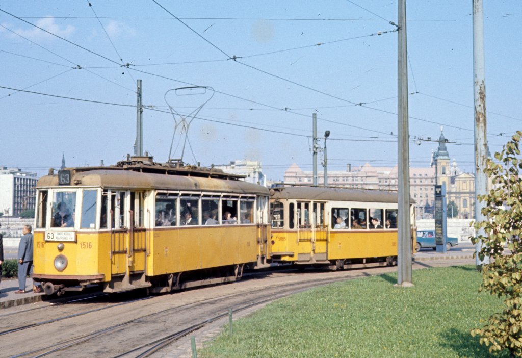 Budapest BKV SL 63 (Tw 1516) an der Donau am 30. August 1969.