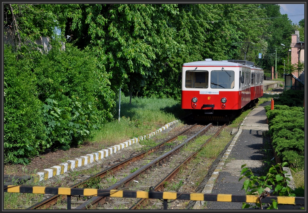 Budapester Zahnradbahn Vrosmajor - Szchenyi-hegy. Zug 67 in Vrosmajor. (11.05.2013)