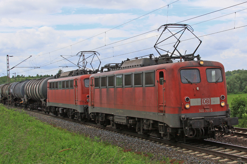 B Km 75,1 DB 140 im Doppel mit Kesselwagen in Richtung Hannover 13.06.2013/13:59
