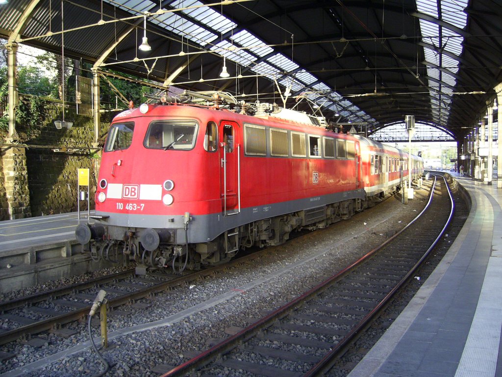 Bgelfalte 110 463-7 mit dem HVZ RE 11371 Aachen - Kln - Dsseldorf Abfahrbereit im Aachener Hauptbahnhof (Di,19.07.11)