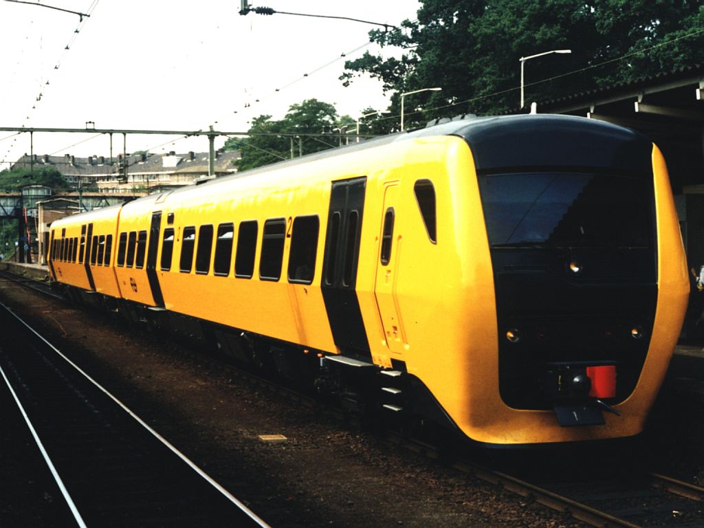 Buffel 3404 mit Regionalzug 7745 Arnhem-Doetinchem auf Bahnhof Arnhem am 22-8-1996. Bild und scan: Date Jan de Vries.
