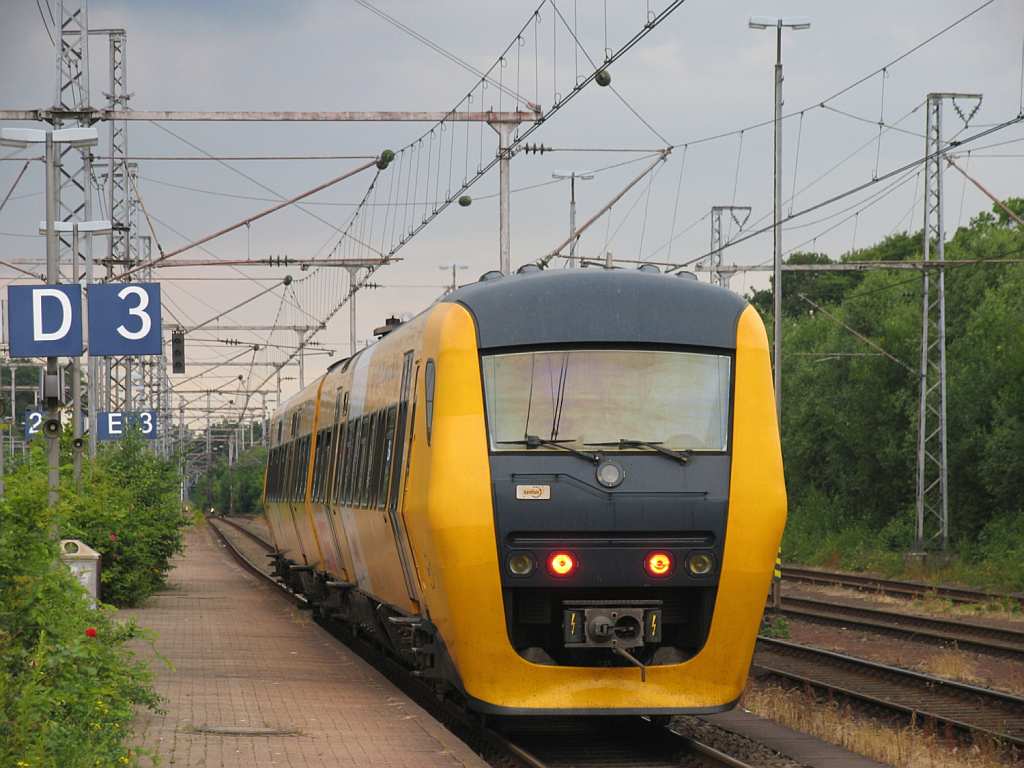 Buffel 57 (ehemalige NS 3439) von Syntus mit Regionalzug BE 20020 Bad Bentheim-Hengelo von Syntus/Bentheimer Eisenbahn auf Bahnhof Bad Bentheim am 11-7-2012.