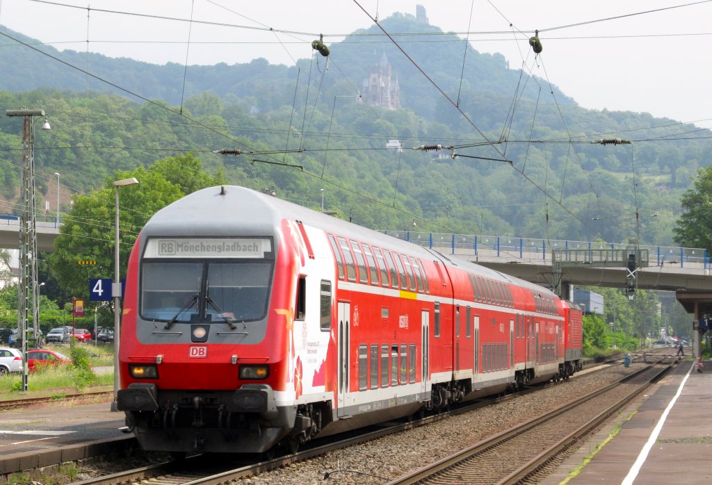 BUGA 2011 Steuerwagen mit einer Maschine der Baureihe 143 am 19.5.2011 in K�nigswinter.