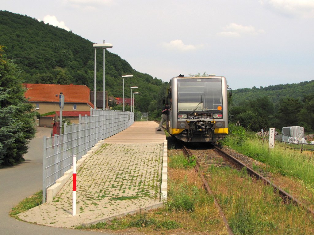 Burgenlandbahn 672 901  Der Querfurter  (95 80 0672 901-5 D-DB) als RB 34881 nach Naumburg (S) Ost, am Hp Wangen (U); 06.06.2011