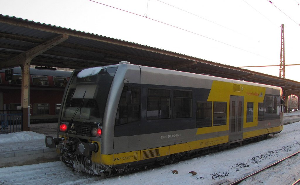 Burgenlandbahn 672 904 (9580 0672 904-9 D-DB) als RB 34722 aus Zeitz, im Bf Weienfels; 29.12.2010