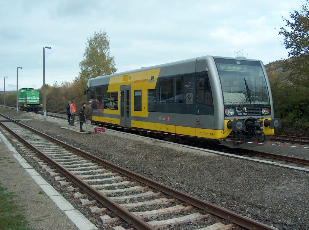 Burgenlandbahn 672 908  Kohlebau Deuben  im Bf Karsdorf. Der Triebwagen konnte w�hrend unserem Unstrutbahnfest besichtigt werden; 25.10.2009