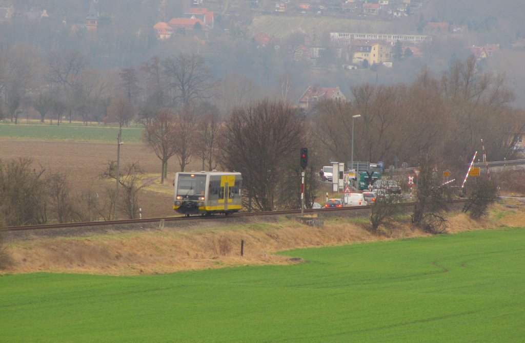 Burgenlandbahn 672 915 als RB 34870 von Naumburg (S) Ost nach Wangen (U), im Unstruttal bei Kleinjena; 12.03.2012