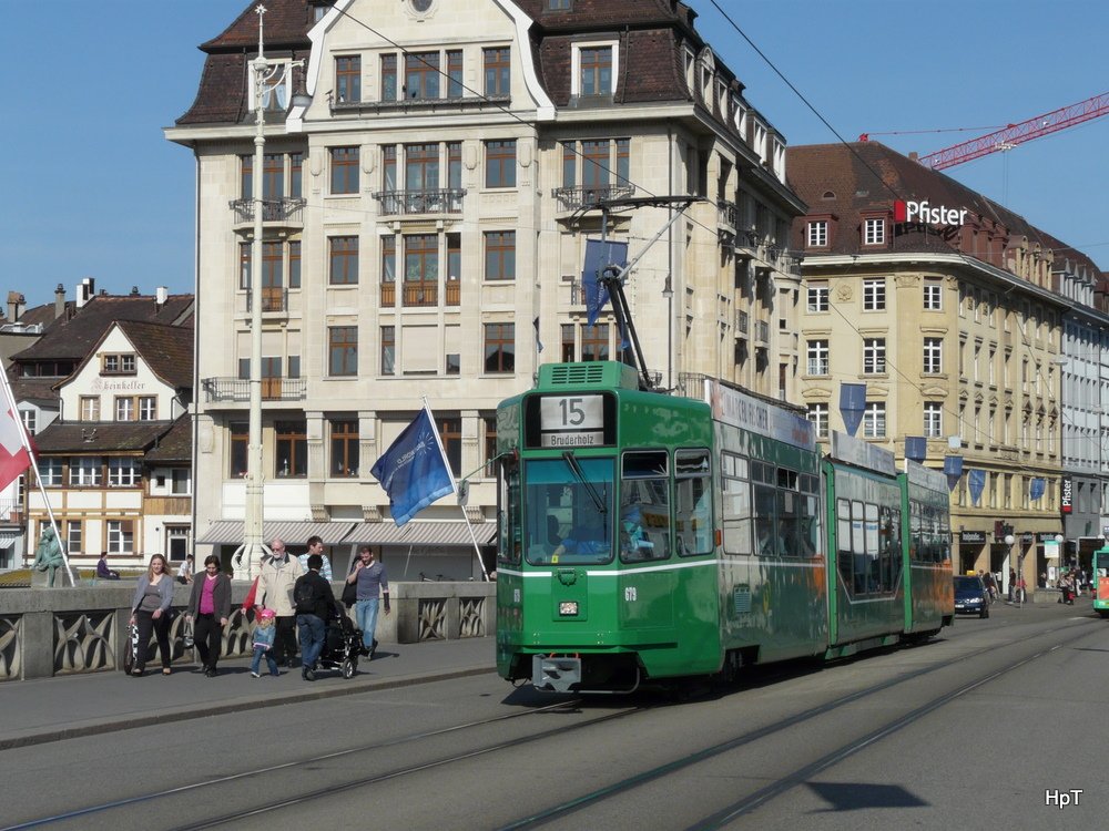 BVB - Be 4/8 679 unterwegs auf der Linie 15 in der Stadt Basel am 19.03.2010