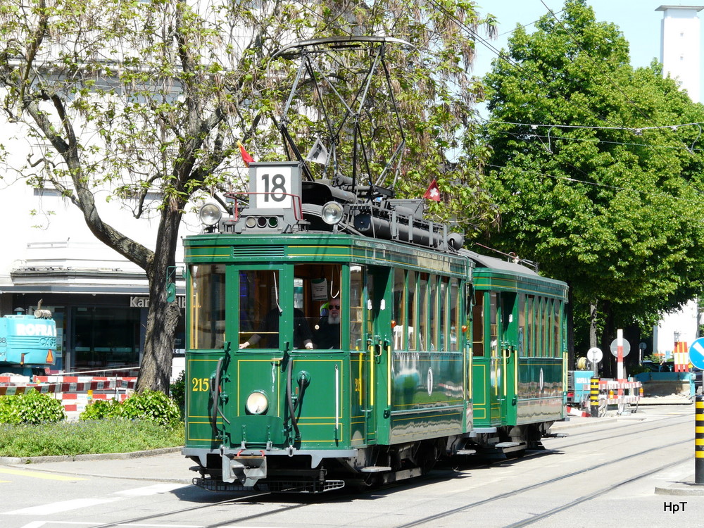 BVB - Ce 2/2 215 mit Beiwagen C 423 unterwegs auf der Linie 18 am 24.05.2010