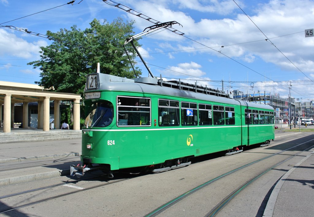BVB Dwag, Be 4/6 Nr. 624, auf der nur zeitweise verkehrenden Linie 21 beim Badischen Bahnhof Basel, 30.07.2012.